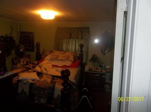 3rd image of 217 12th St NE