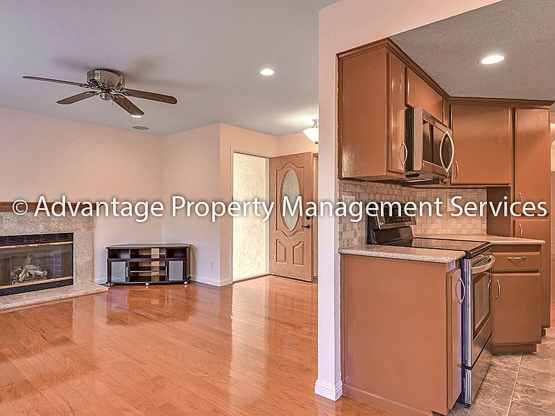 1st image of 2942 Liberty Dr