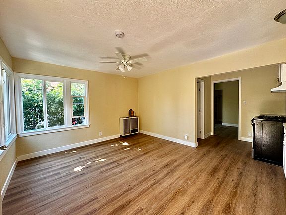 3rd image of 2221 W 2nd St #1
