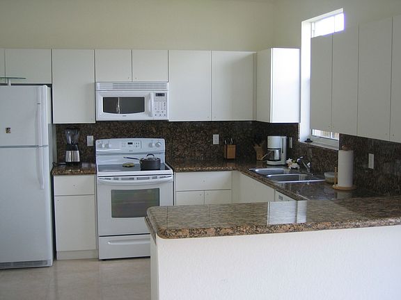 4th image of 11307 NW 43rd Ter