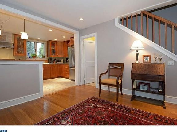 5th image of 142 W Hillcrest Ave