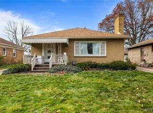 32 Woodland Ter, Cheektowaga, NY 14225