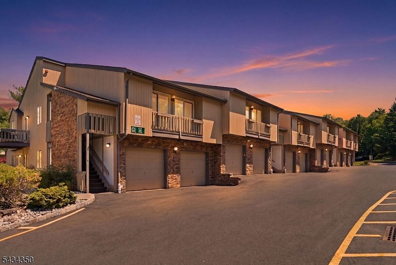 1st image of 26 Hart Dr
