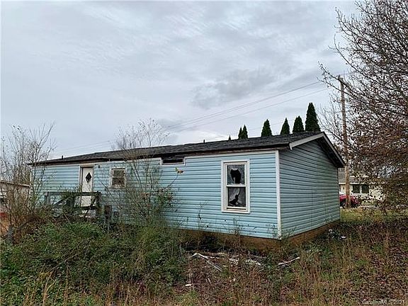 3rd image of 1009 Park Dr