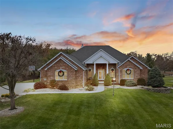 5330 Fox Circle Dr, Edwardsville, IL 62025