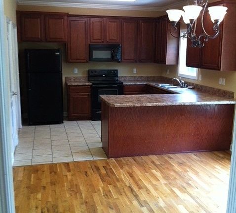 3rd image of 411 Ethan Ct