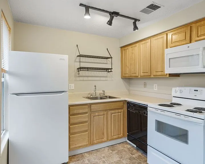 Balsam Avenue Apartments - The Villages — Photo 51