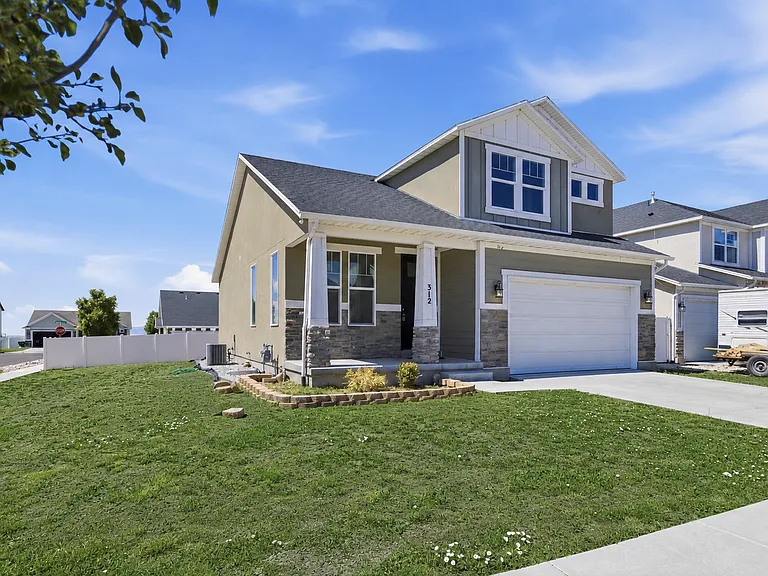 312 W Sapphire Dr — Photo 2