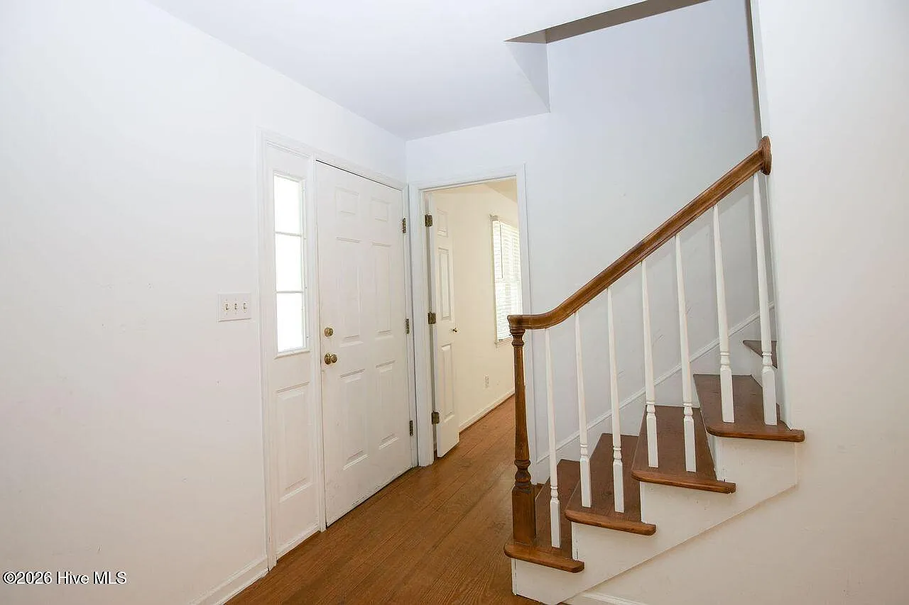 3 bed, 2.0 bath, $2,000 — Photo 3