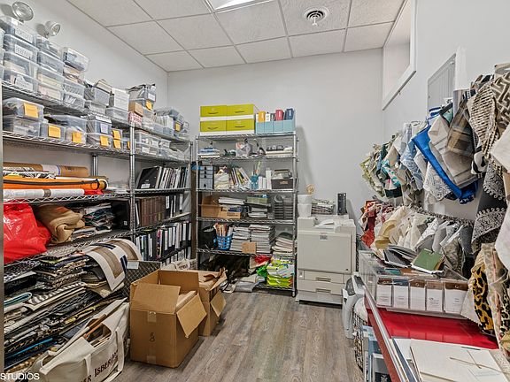 5th image of 5252 N Damen Ave