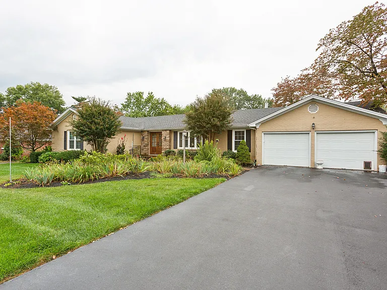 1605 Redwood Way — Photo 5