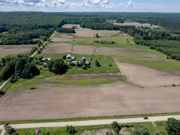 3102 S 9th Rd, Harrietta, MI 49638