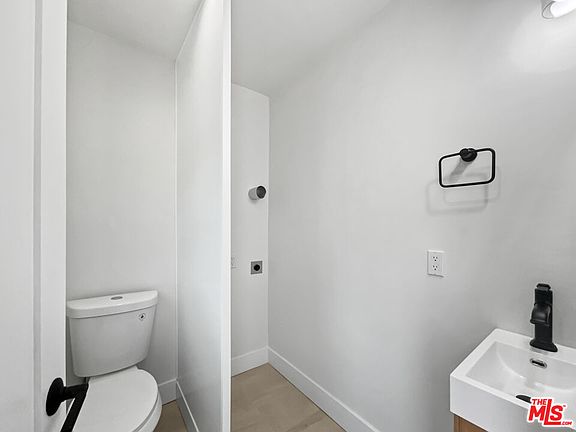 5th image of 3311 Santa Carlotta St