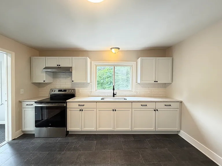 320 Chestnut St #2 — Photo 8
