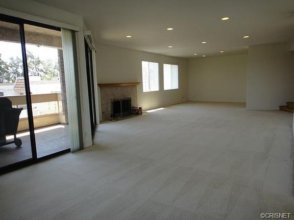 3rd image of 17130 Burbank Blvd Unit 202