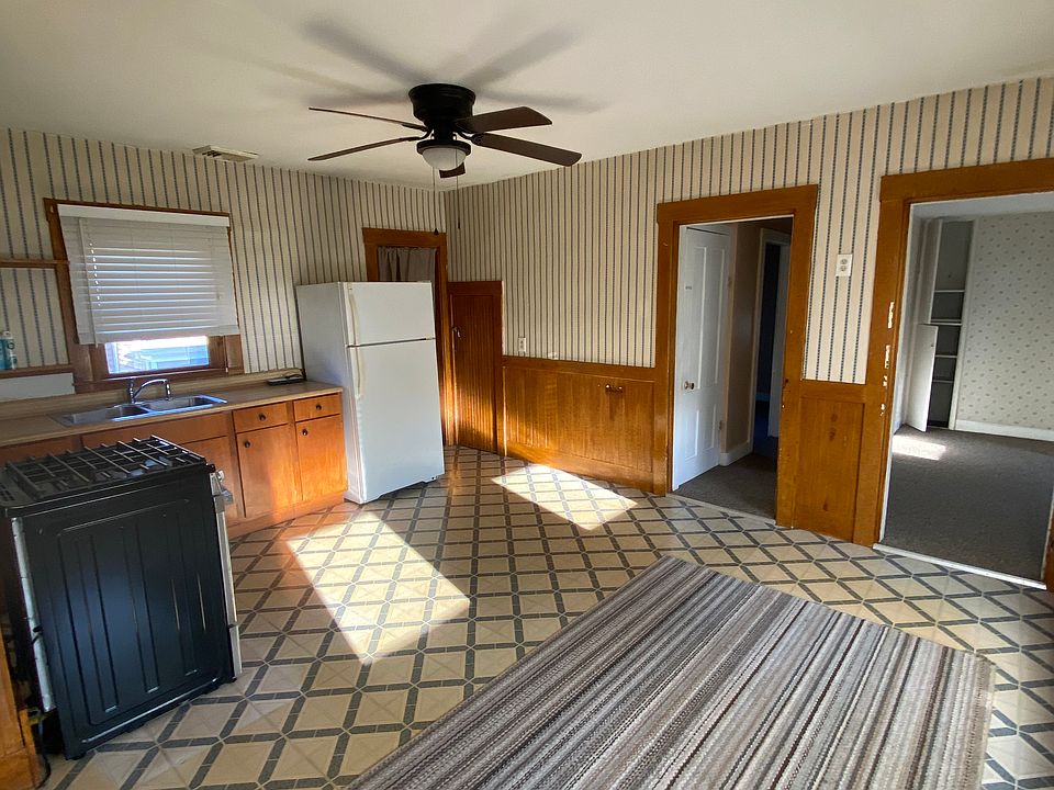 1st image of 23 Elm St Floor 2