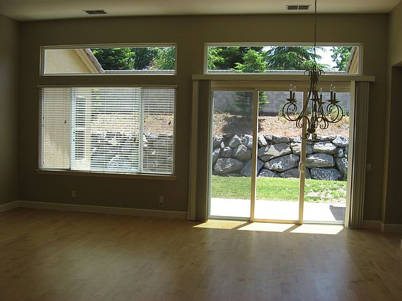 2nd image of 612 Oakhurst Ter