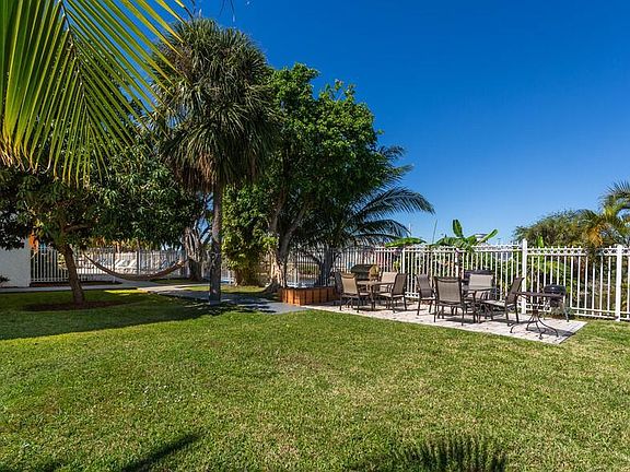 4th image of 4325 NW South Tamiami Canal Dr