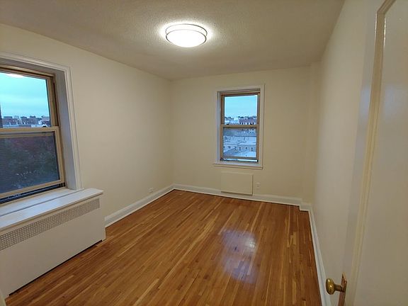 3rd image of 4826 44th St