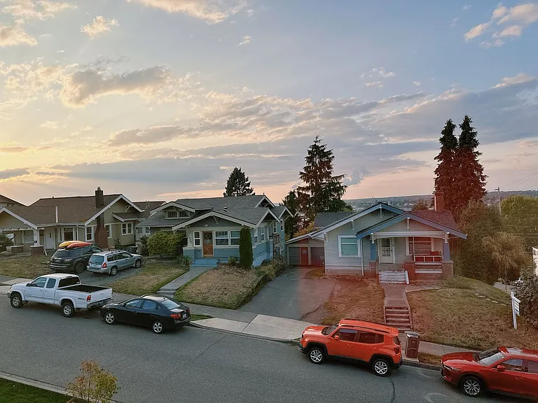 600 E Maple St — Photo 28