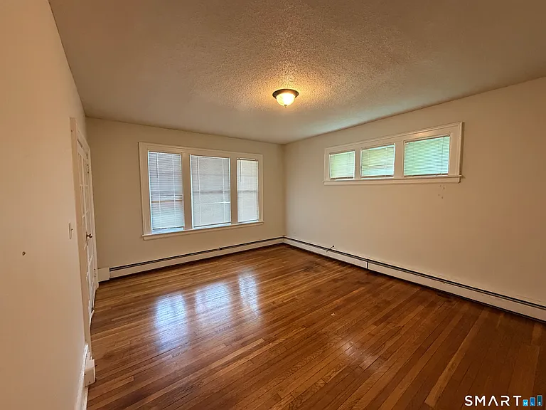 152 Lyons St — Photo 7