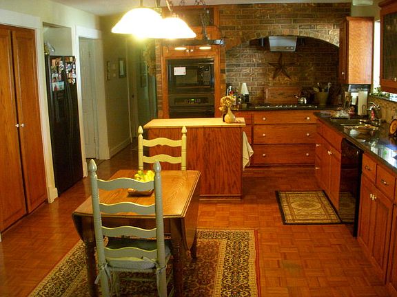 3rd image of 56 Oak Hollow Cir
