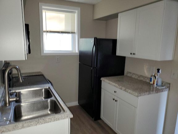 3rd image of 820 E Main St #822