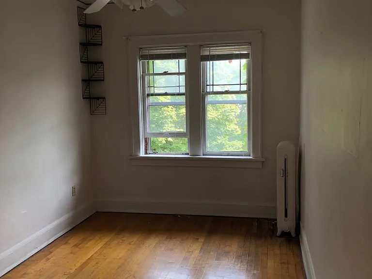 Newport Manor — Photo 28
