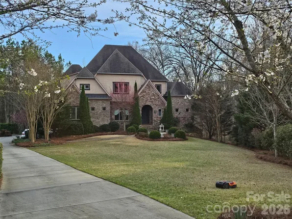 9222 Woodhall Lake Dr, Waxhaw, NC 28173
