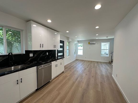 4th image of 20338 Cantara St