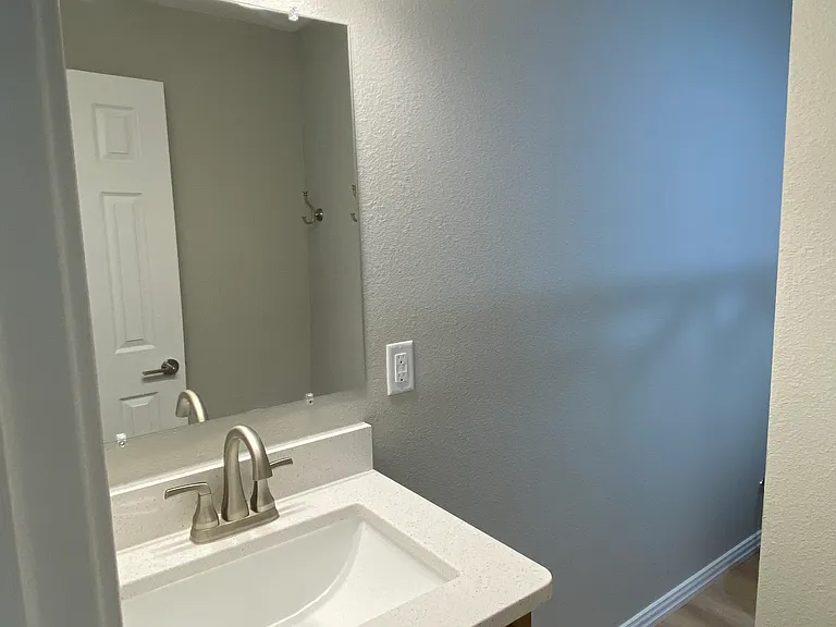 815 N Lydia St — Photo 8