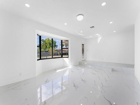 2nd image of 210 Lochmore Rd