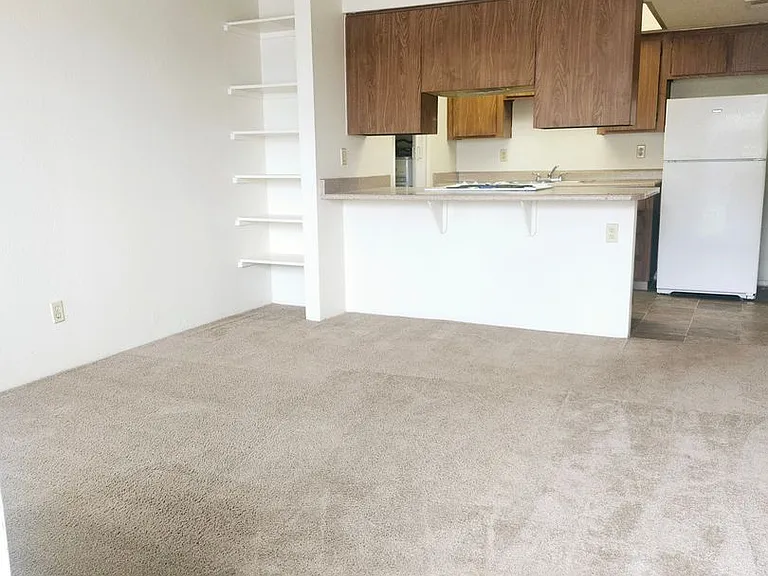Eastgate Apartments — Photo 16