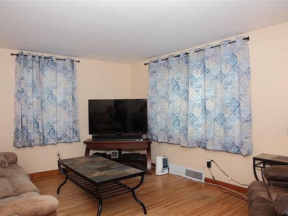 3rd image of 288 Lakeview Ave
