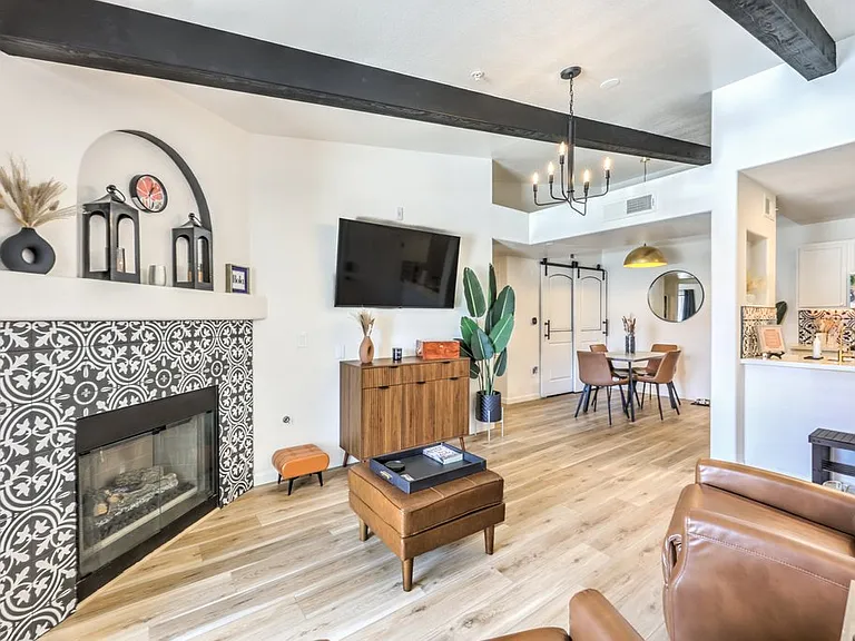 950 Seven Hills Dr 2825-9_05212026