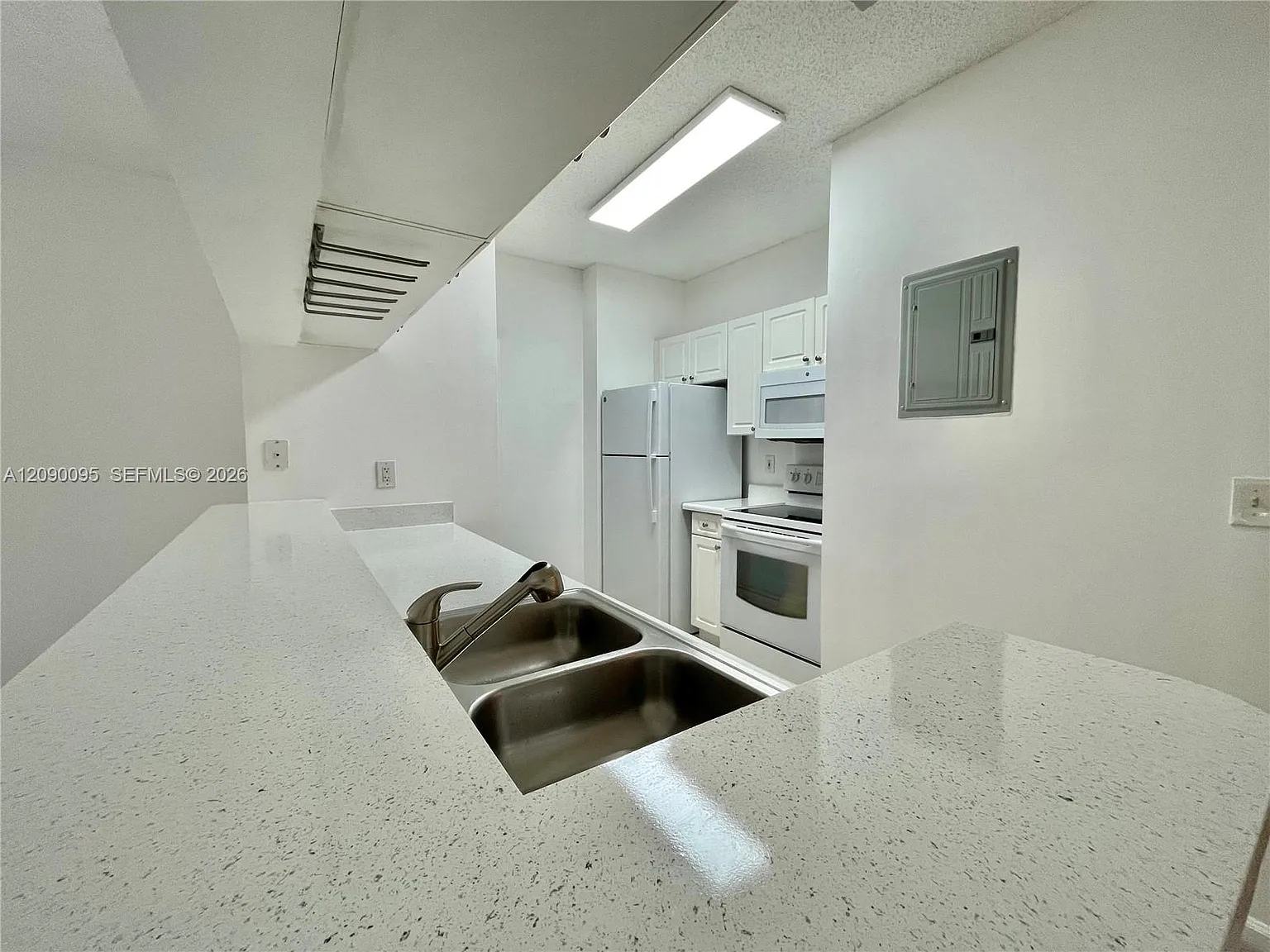 Porto Bellagio Condo — Photo 2