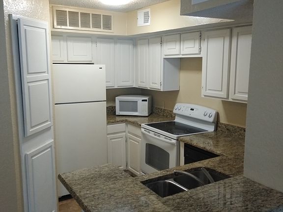 3rd image of 2309 Balsam Dr APT K211