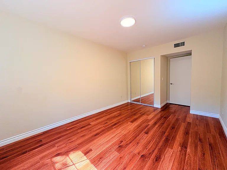 615 W Milford St — Photo 18