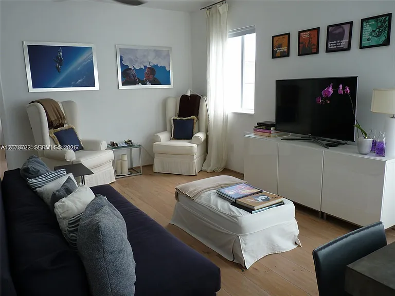 820 Euclid Ave #204 — Photo 3