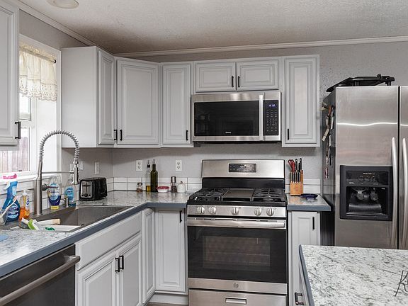 3rd image of 307 Slater Dr