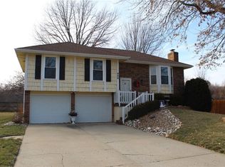906 Fair Oaks Ct, Liberty, MO 64068