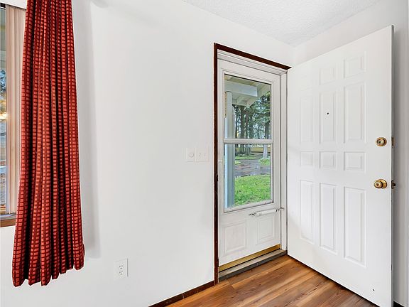 5th image of 2807 SE 174th Ave