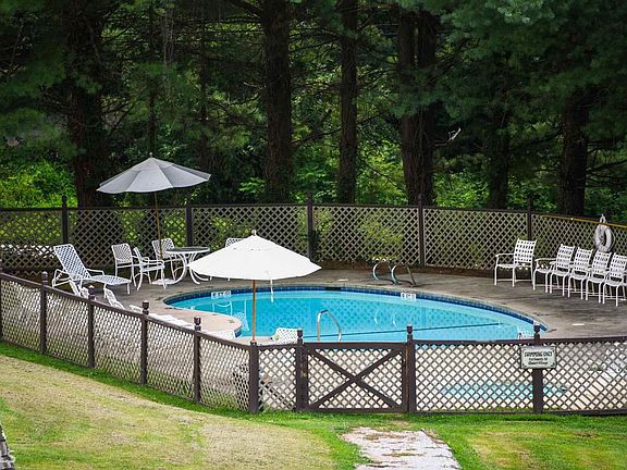 3rd image of 664 Chalet Village Ln