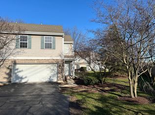 39 Colonial Ct, Streamwood, IL 60107