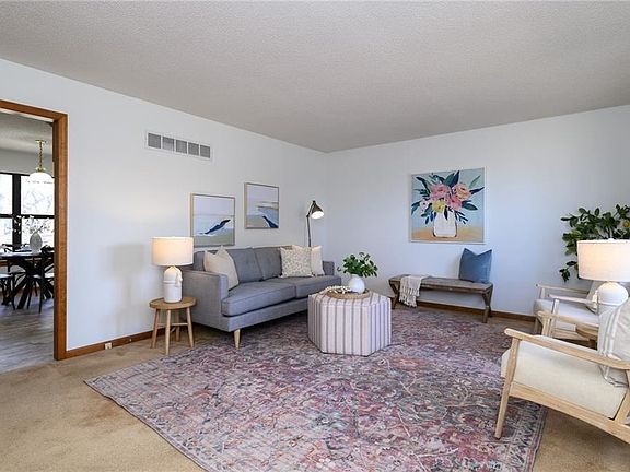 3rd image of 15901 Hight Ave