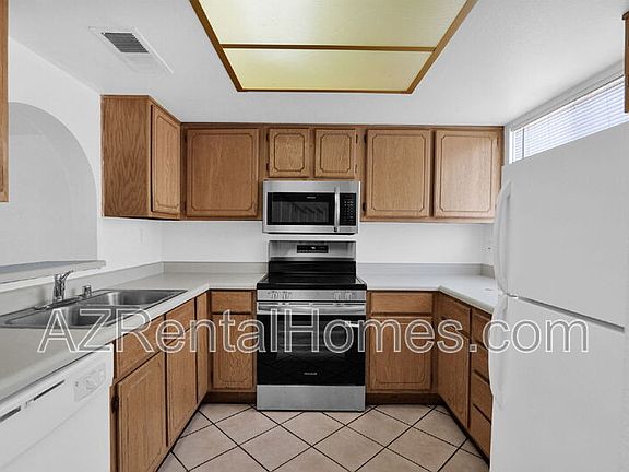 4th image of 615 W 13th St