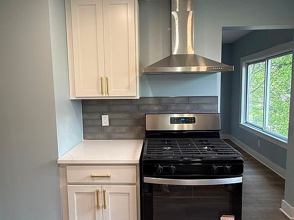 3rd image of 3305 Desota Ave