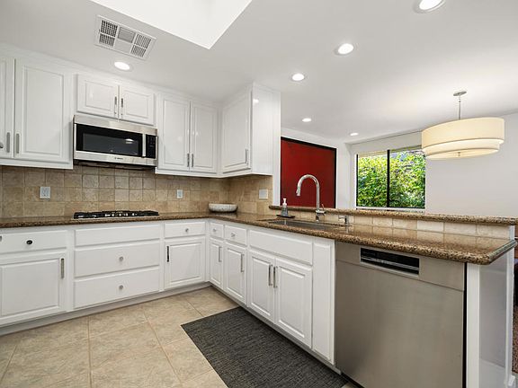 2nd image of 7 Dartmouth Dr