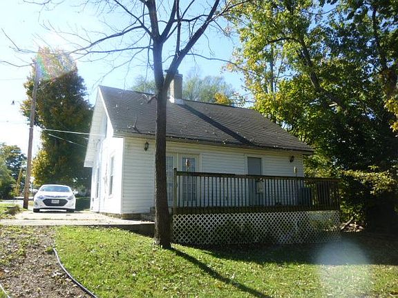 3rd image of 240 E Beech St