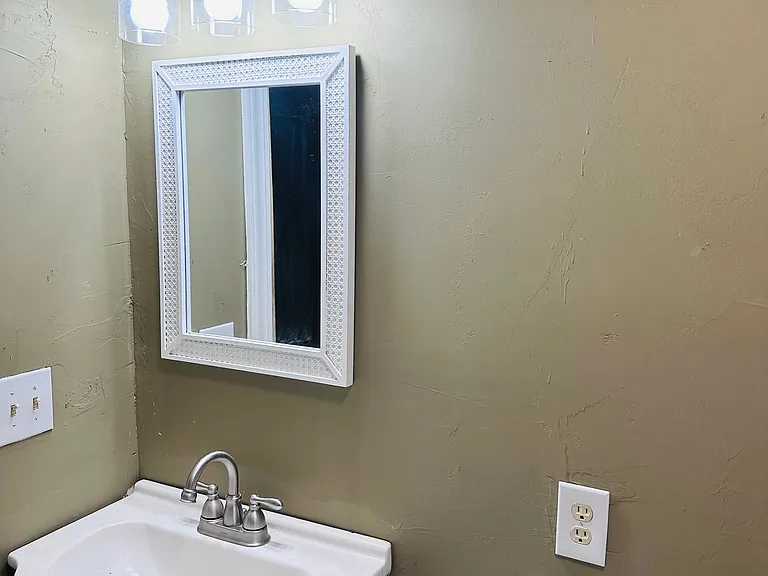 113 Railroad Ave — Photo 6